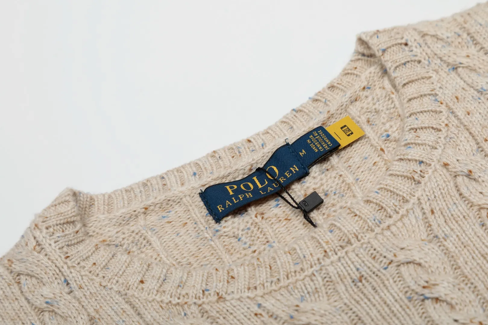 P166 💰 "Top quality" Style number: DS058# (on sale all year round) [Ralph Lauren wool blended pony embroidered logo twist knitted short sleeves] ✅Ralph Lauren gradient multi-color dot versatile hemp knitted round neck short sleeves for all seasons ✅15% merino cotton wool 85% wool blended clean and clear texture ✅ZP quality 1:1 version Scan the code to enter the GF website Counter quality ✅Details and quality are the only one in Guangzhou. Imported quality wool. Focus on high-end. Cost-effective. Needless to say good quality. ✅Restore the original version. The maximum size can be worn up to 150 pounds. Loose, comfortable and stress-free.